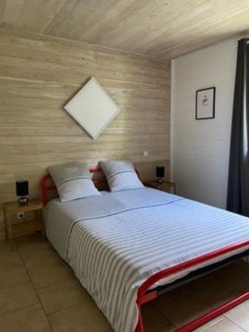 LE CHATEAU D'OLERON (17), À Vendre ensemble immobilier de rapport de 188m² 3 meublés de tourisme T3, 9 pièces