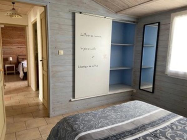 LE CHATEAU D'OLERON (17), À Vendre ensemble immobilier de rapport de 188m² 3 meublés de tourisme T3, 9 pièces