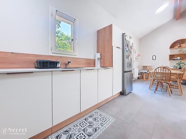 SAINT-SYMPHORIEN-D’OZON – MAISON ATYPIQUE DE 100 M² – 3 CHAMBRES + BUREAU