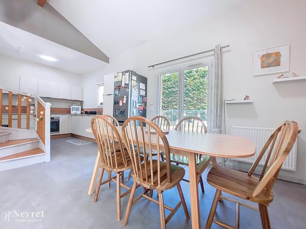 SAINT-SYMPHORIEN-D’OZON – MAISON ATYPIQUE DE 100 M² – 3 CHAMBRES + BUREAU