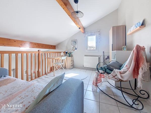 SAINT-SYMPHORIEN-D’OZON – MAISON ATYPIQUE DE 100 M² – 3 CHAMBRES + BUREAU
