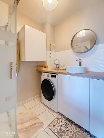 SAINT-SYMPHORIEN-D’OZON – MAISON ATYPIQUE DE 100 M² – 3 CHAMBRES + BUREAU