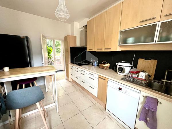 Grande maison de ville lumineuse / 3 garages - quartier recherché de Rodez