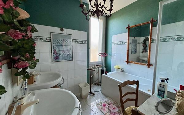 Maison à vendre    7 pièces • 191,24 m2 Poitiers