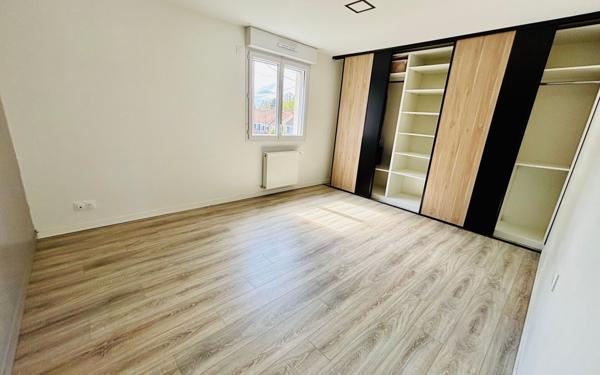 Maison à vendre    5 pièces •  Guécélard