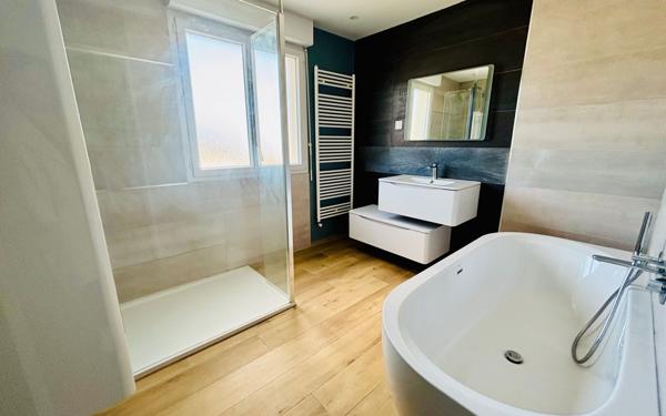 Maison à vendre    5 pièces •  Guécélard