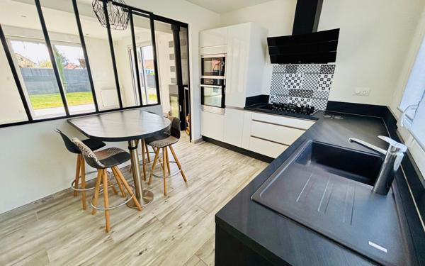 Maison à vendre    5 pièces •  Guécélard