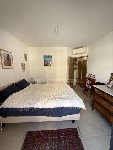 Coup de coeur, magnifique T3 de 72 m2, traversant,  au centre ville de Hyères (Var 83), grande terrasse et balcon, garage fermé 2 places