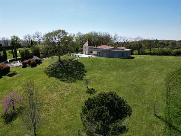 Maison d'exception avec vue et piscine , Villeneuve sur lot