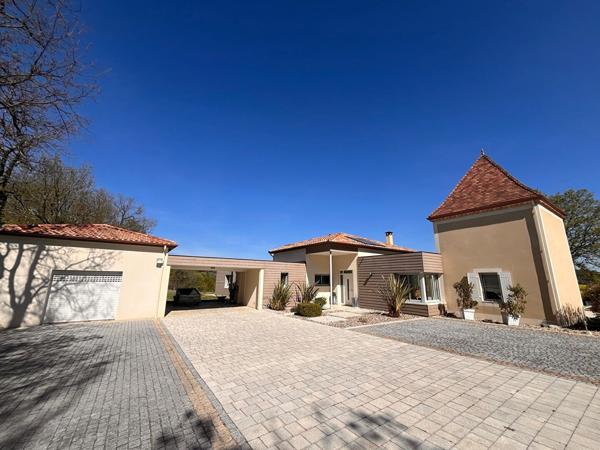 Maison d'exception avec vue et piscine , Villeneuve sur lot