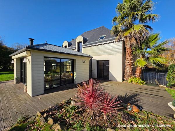 Dinard, Propriété rénovée de 252m² avec maison d'amis et deux garages sur jardin clos de 1700m² à l'abri des regards