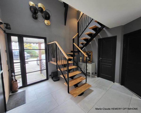 Dinard, Propriété rénovée de 252m² avec maison d'amis et deux garages sur jardin clos de 1700m² à l'abri des regards