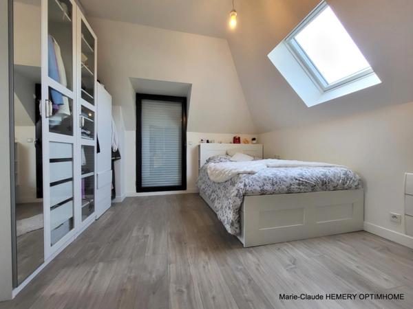 Dinard, Propriété rénovée de 252m² avec maison d'amis et deux garages sur jardin clos de 1700m² à l'abri des regards