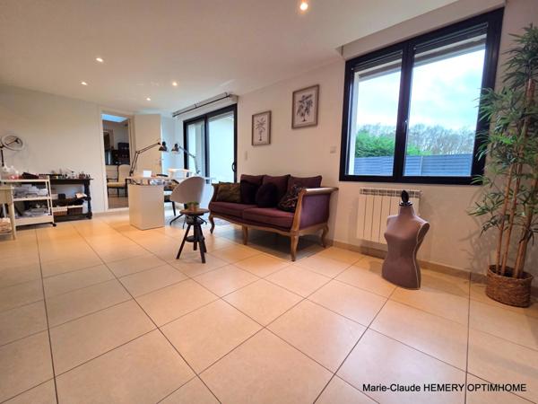 Dinard, Propriété rénovée de 252m² avec maison d'amis et deux garages sur jardin clos de 1700m² à l'abri des regards