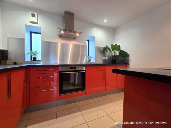 Dinard, Propriété rénovée de 252m² avec maison d'amis et deux garages sur jardin clos de 1700m² à l'abri des regards