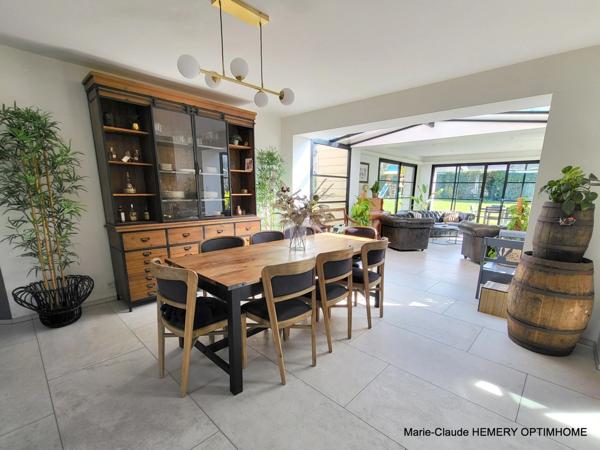 Dinard, Propriété rénovée de 252m² avec maison d'amis et deux garages sur jardin clos de 1700m² à l'abri des regards