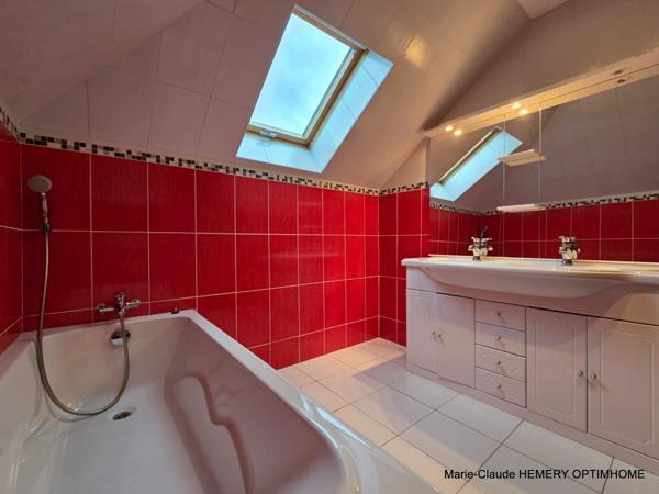 Dinard, Propriété rénovée de 252m² avec maison d'amis et deux garages sur jardin clos de 1700m² à l'abri des regards