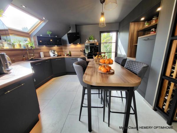 Dinard, Propriété rénovée de 252m² avec maison d'amis et deux garages sur jardin clos de 1700m² à l'abri des regards