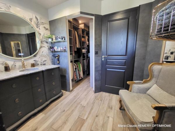 Dinard, Propriété rénovée de 252m² avec maison d'amis et deux garages sur jardin clos de 1700m² à l'abri des regards