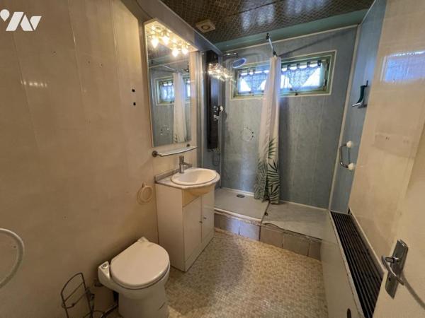 Maison d'habitation  mitoyenne avec un garage 