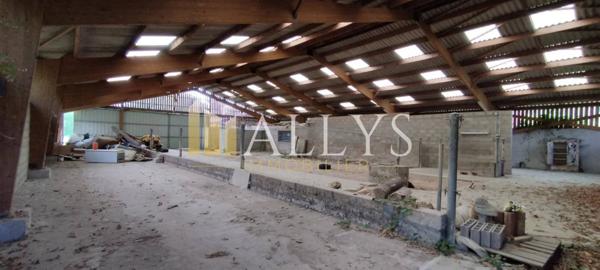 Ensemble de 2 hangars 648m² et 312m²