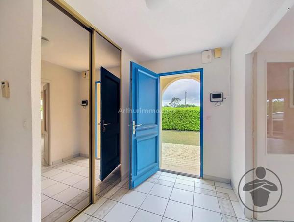 Location                                                      Maison
                        
                     4 pièces                      150 m2                     à Les Peintures