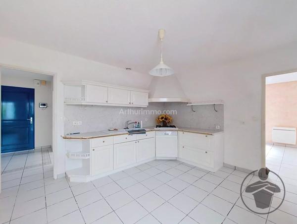 Location                                                      Maison
                        
                     4 pièces                      150 m2                     à Les Peintures