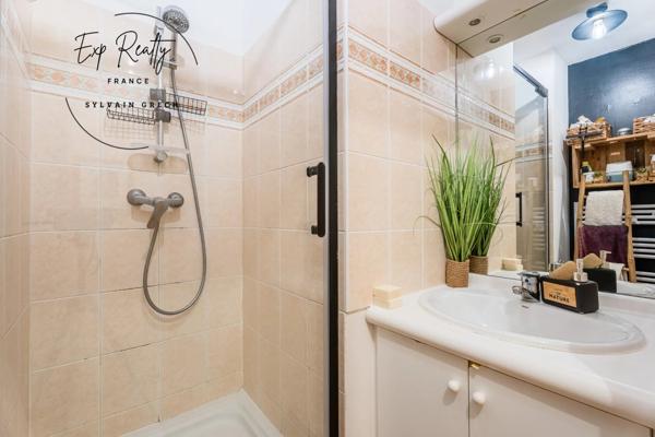 Appartement T4 situé 1er étage avec box simple et garage simple