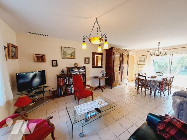 Montélimar, maison de plain pied de 116m² avec 4 chambres et garage sur parcelle de 1019m².