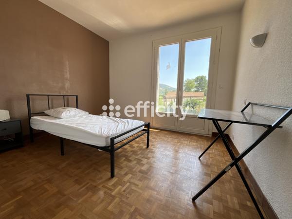Maison
         12 pièces
        - 232 m² 450 000 € *