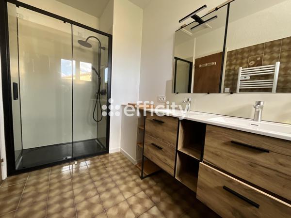 Maison
         12 pièces
        - 232 m² 450 000 € *