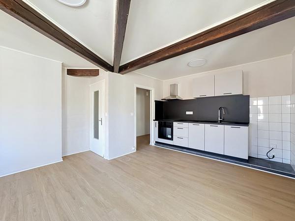 Appartement
         3 pièces
        - 55 m² 195 000 € *