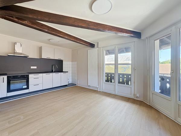 Appartement
         3 pièces
        - 55 m² 195 000 € *