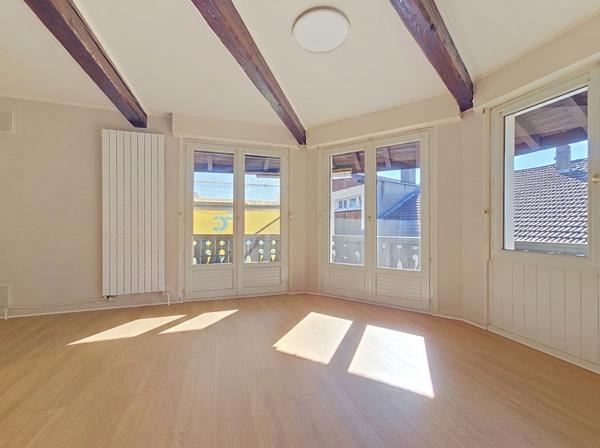 Appartement
         3 pièces
        - 55 m² 195 000 € *