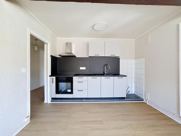 Appartement
         3 pièces
        - 55 m² 195 000 € *