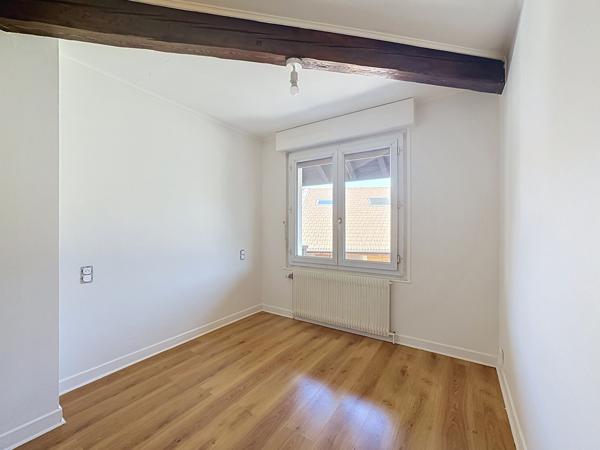 Appartement
         3 pièces
        - 55 m² 195 000 € *