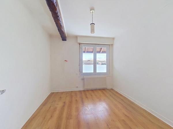 Appartement
         3 pièces
        - 55 m² 195 000 € *