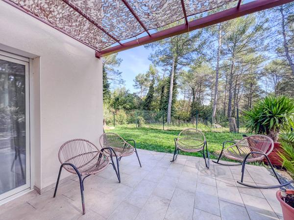 Très belle Villa Greasque 5 pièce(s) 140 m2 sur 817m² de terrain en lisière de foret