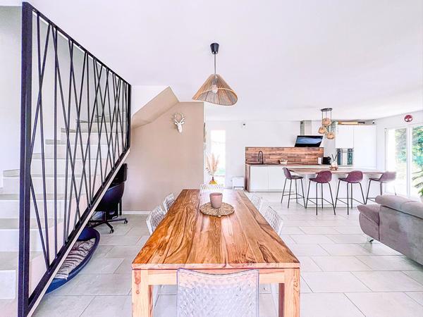 Très belle Villa Greasque 5 pièce(s) 140 m2 sur 817m² de terrain en lisière de foret