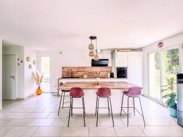 Très belle Villa Greasque 5 pièce(s) 140 m2 sur 817m² de terrain en lisière de foret