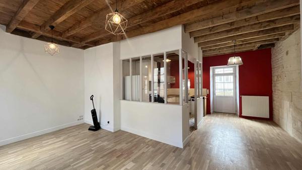 Maison de ville avec jardinet et garage