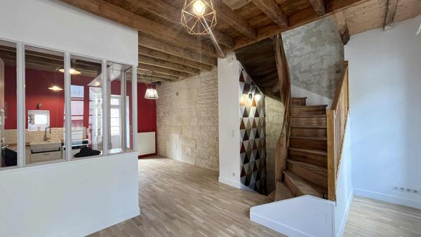 Maison de ville avec jardinet et garage