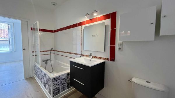 Maison de ville avec jardinet et garage