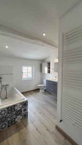 Maison de ville avec jardinet et garage