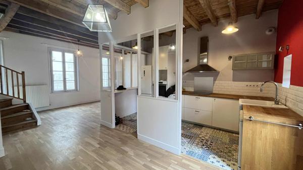 Maison de ville avec jardinet et garage