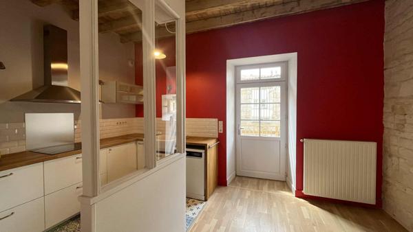 Maison de ville avec jardinet et garage