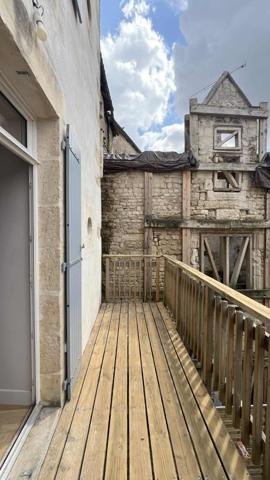 Maison de ville avec jardinet et garage