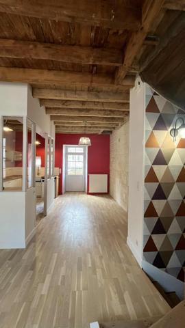 Maison de ville avec jardinet et garage