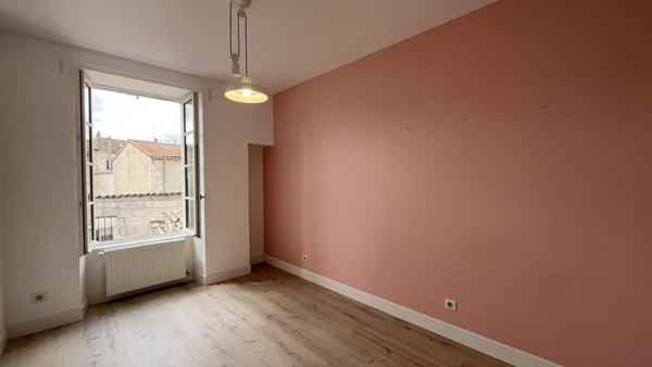 Maison de ville avec jardinet et garage