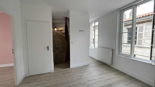 Maison de ville avec jardinet et garage